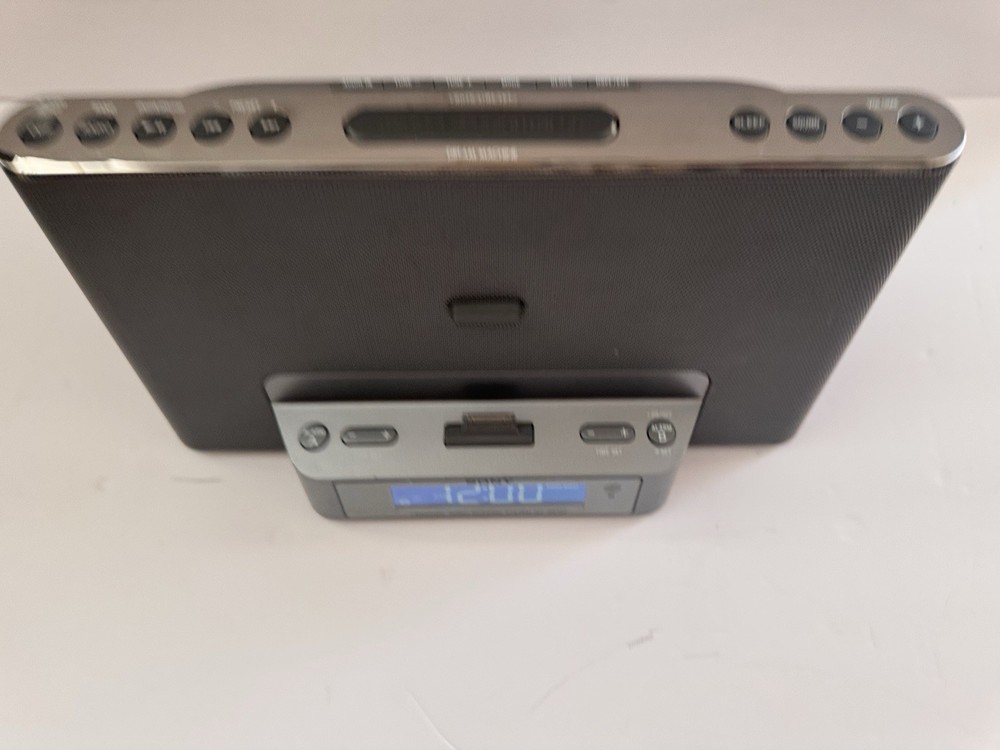 Sony Model ICF-CS15iP Dream Machine Personal Audio System Docking System (Video)