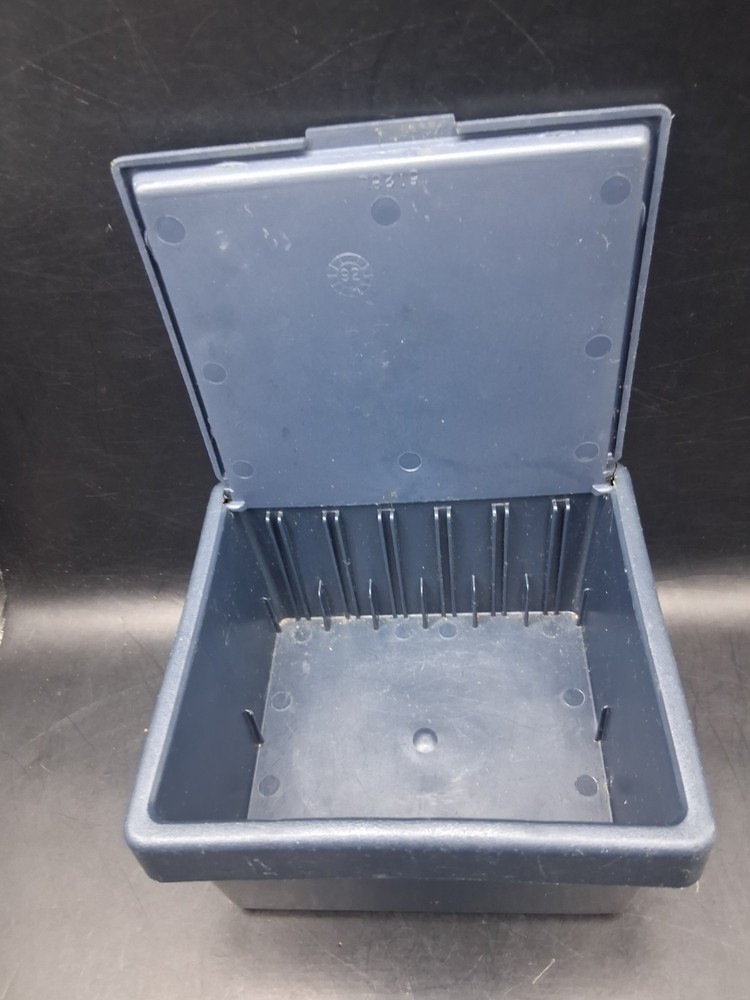 Rubber Queen Floppy Disk Container #5128 Blue 5x6" 6 Slots