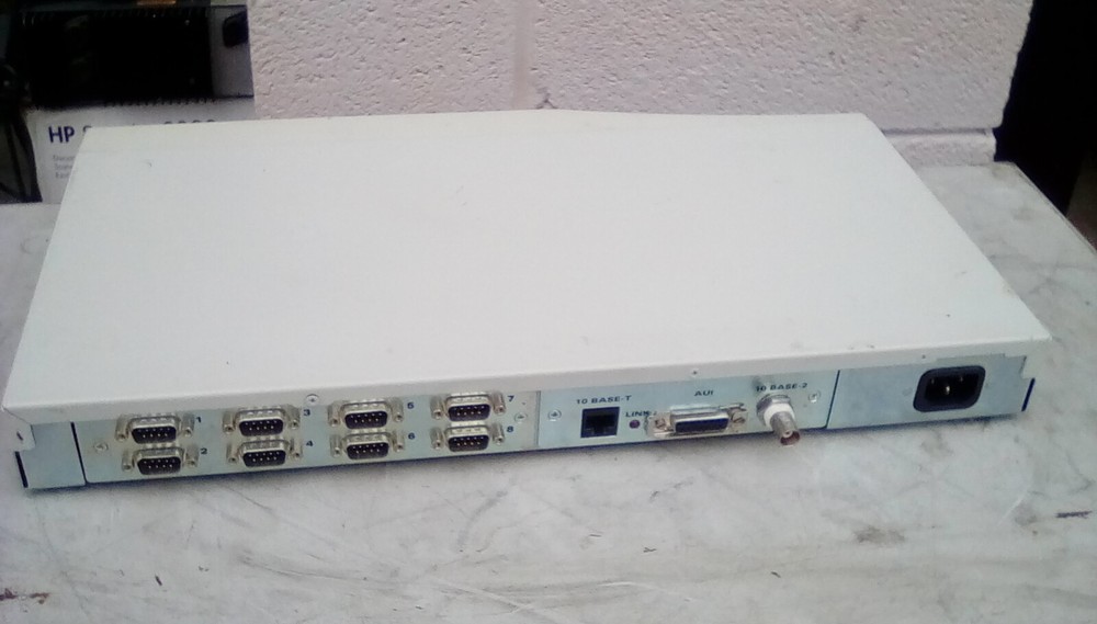 Perle 8 Port Ethernet 833