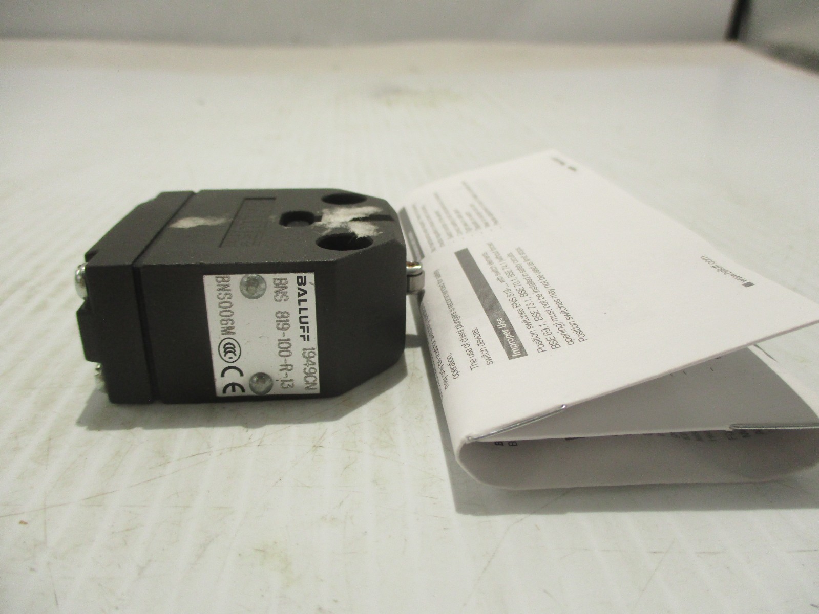 NEW BALLUFF BNS-819-100-R-13 POSITION LIMIT SWITCH BNS006M