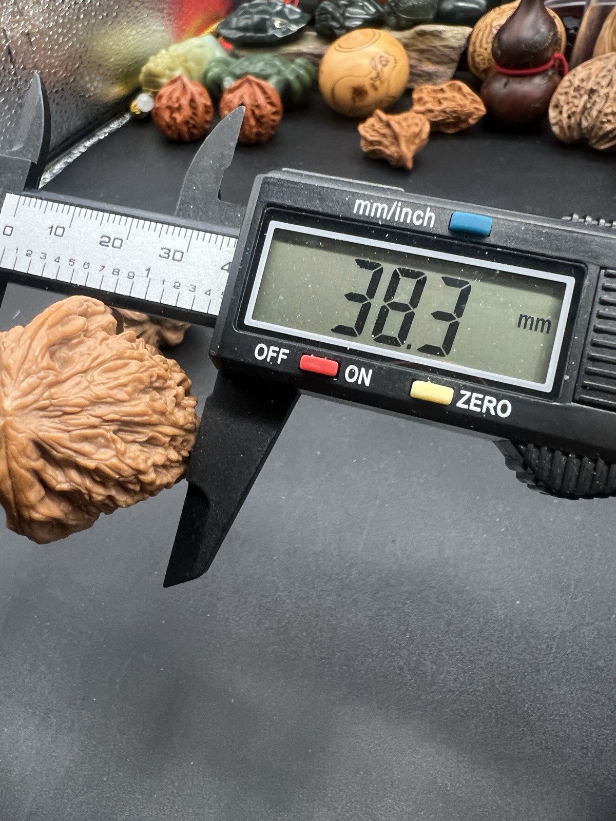 Pair of Match Chinese Health Walnut Collection36×38×36.5mm 精配文玩核桃～闷尖涿鹿南疆石