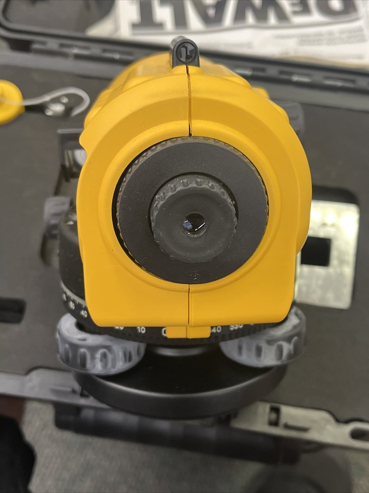 DEWALT DW096 Magnification Automatic Optical Level 26X with Case