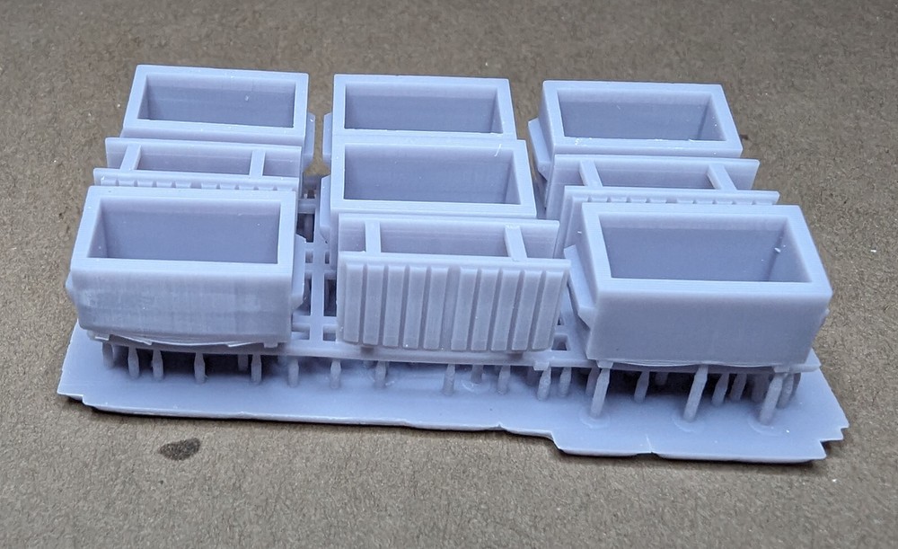 6 N Scale Dumpster and Lids N1027
