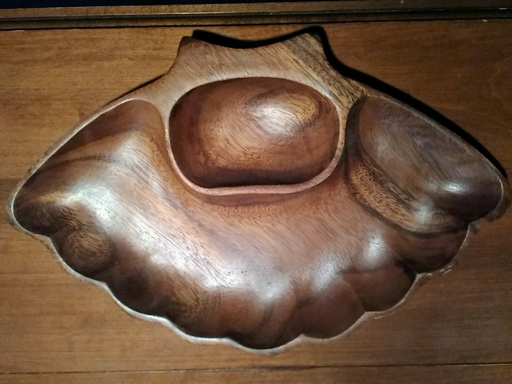 Dolphin Monkey Pod Serving Tray Scalloped Edge hors d'oeuvres Dips & Chips