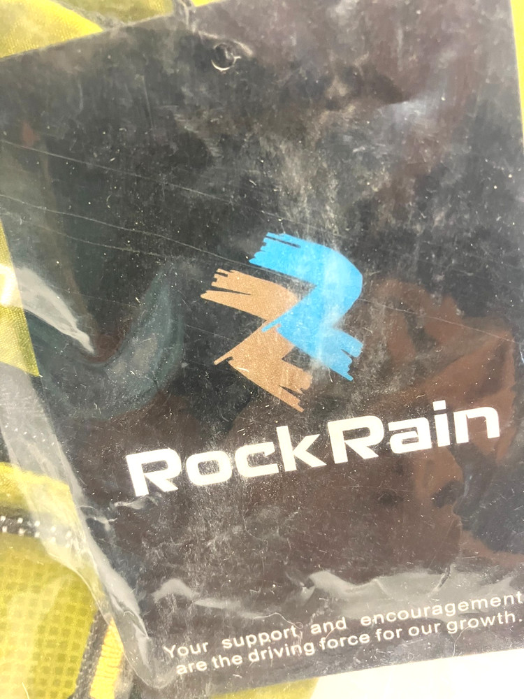 ROCKRAIN Hydration Backpack, Windrunner Lightweight Pack with 2L Water Bladder