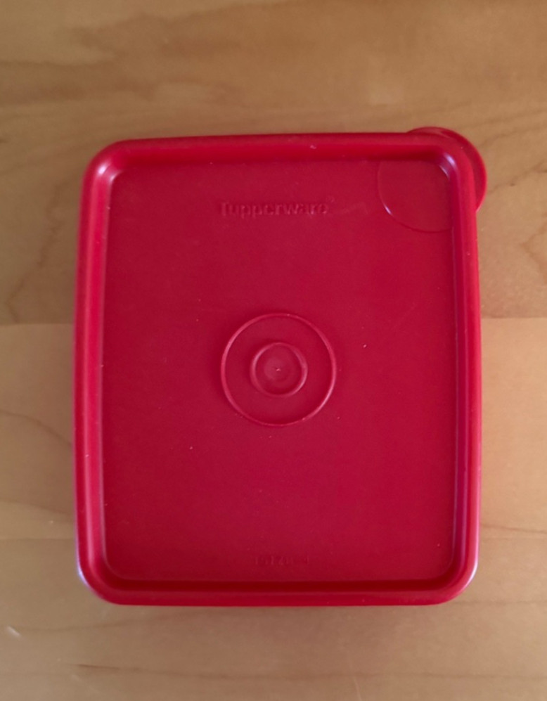 Tupperware Mini Square A Way ~ Square round Red