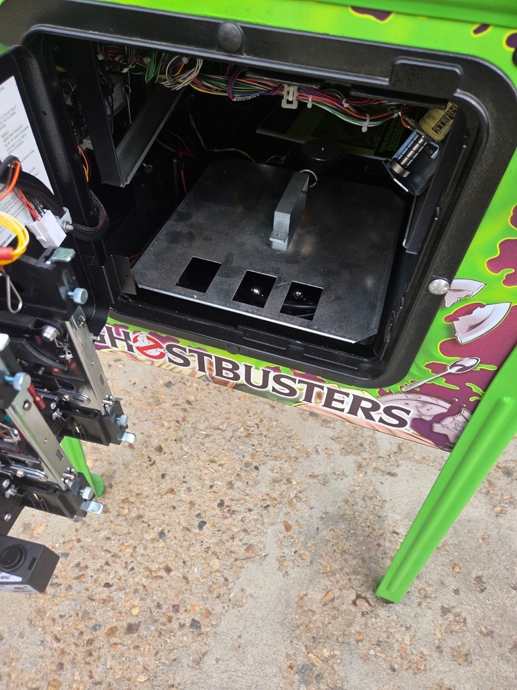 Ghostbusters Limited Edition Pinball Machine ..Nice Condition