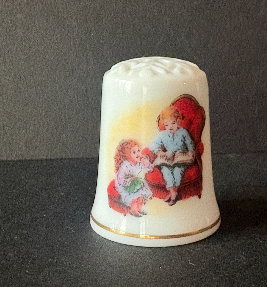 Avon Christmas Thimble 1983
