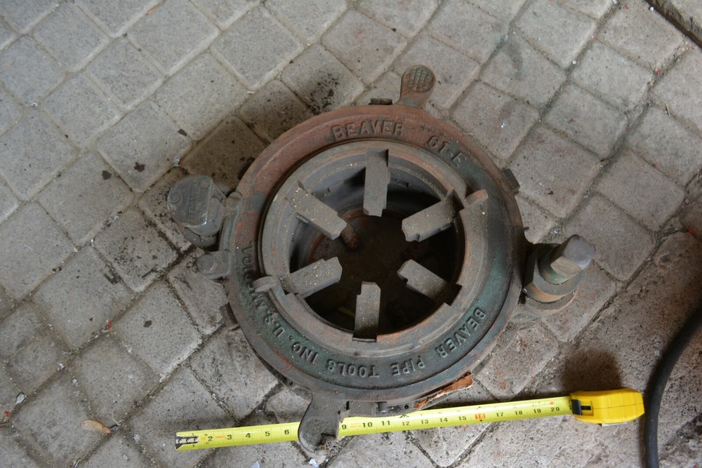 Vintage BEAVER 61-E Pipe Threader, Used