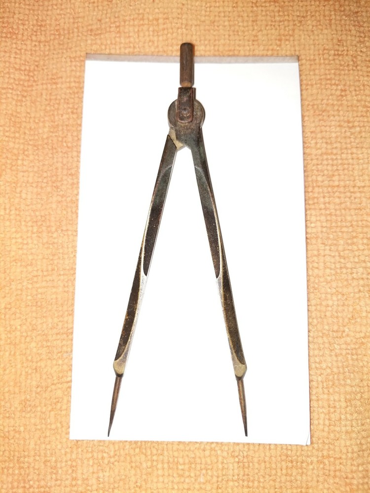 Antique scientific instruments: Early Brass Dividers or measuring tool.