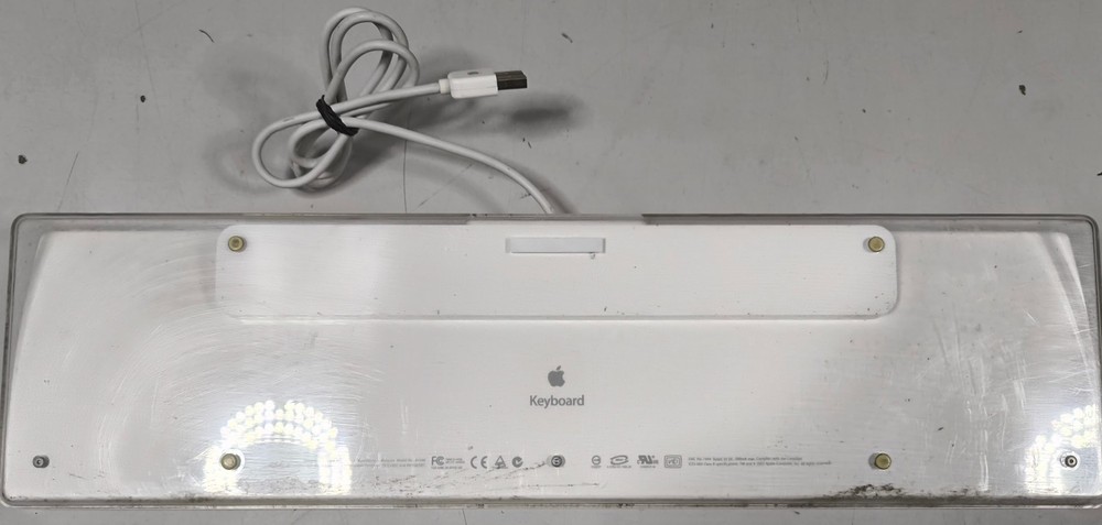 Apple Model A1048 Keyboard - Working