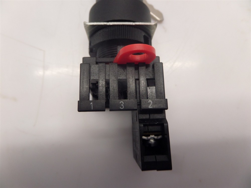 Omron A22-10 Key Switch Contact Block Assembly w/ Keys