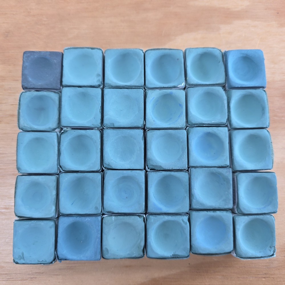 SILVER CUP BILLIARD CHALK - Green - 30 pieces (Gently Used)
