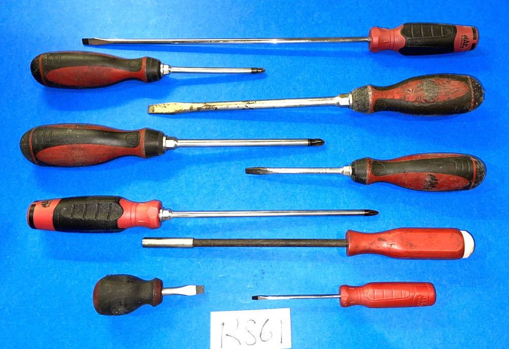 MAC TOOLS 9 PIECE ASSORTED SCREWDRIVER SET & BIT DRIVER