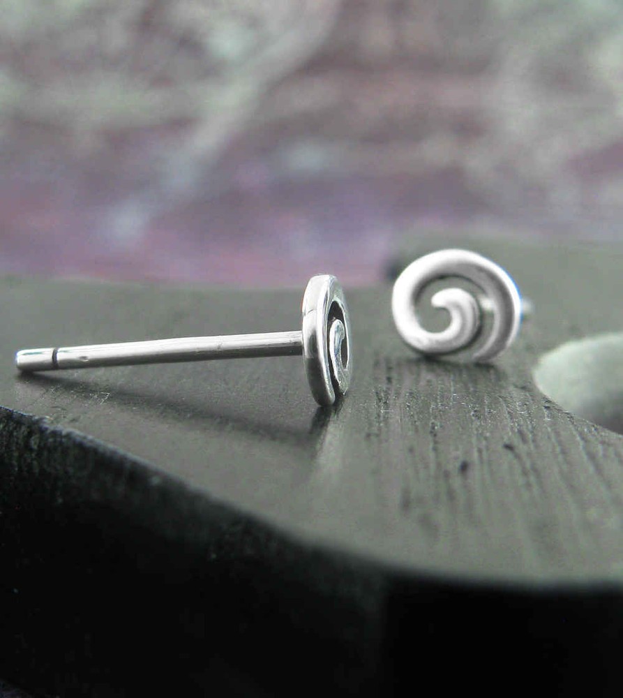 Tiny Spiral Stud Earrings wh341