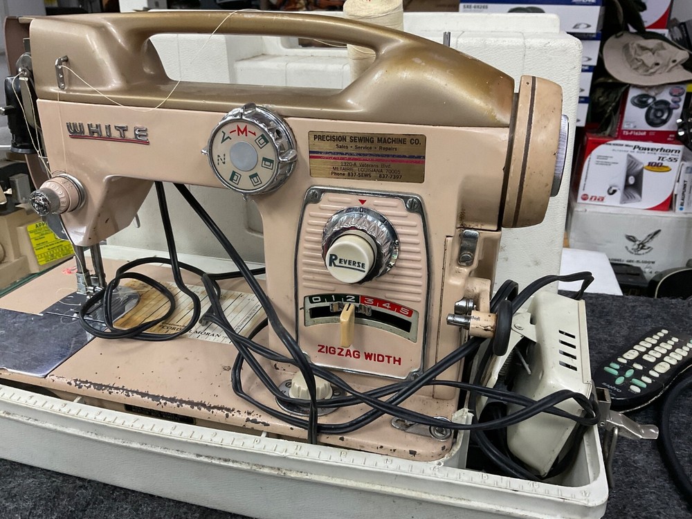 Vintage WHITE Sewing Machine Model 764 with Pedal