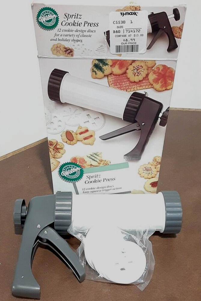 Wilton Spritz Cookie Pastry Press Includes 12 Cookie Discs NIB