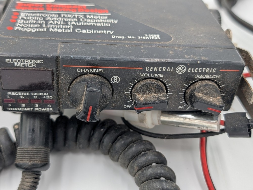 GE Citizen Band Transceiver Model 3-5808A Powers On UNTESTED See Pics
