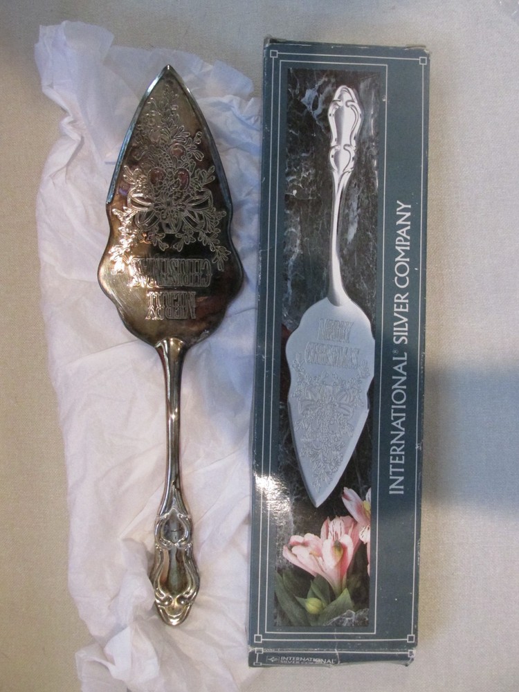 Christmas Cake server silverplate 11 inches in box International Silver Company