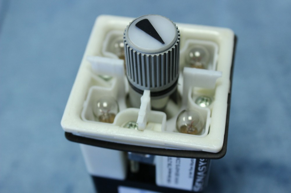 NEW Senasys 910AEA521 Operator Selector Switch 240VAC