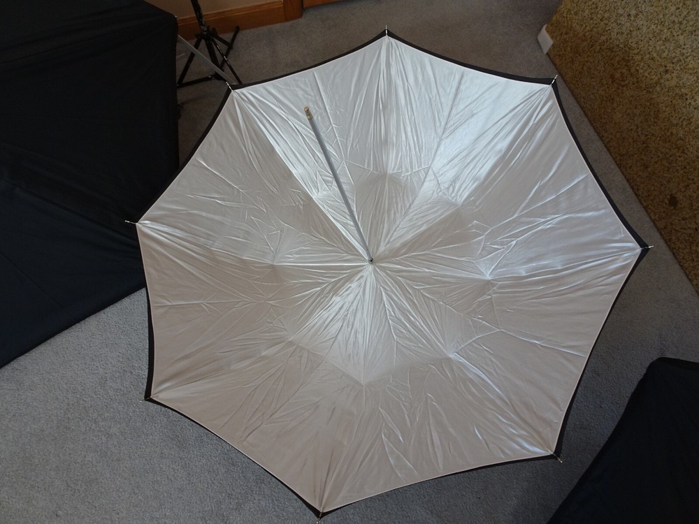 2 Larson REFLECTASOL HEX QC 52” with Eclipse Reflector Umbrella & 3 Light Stands