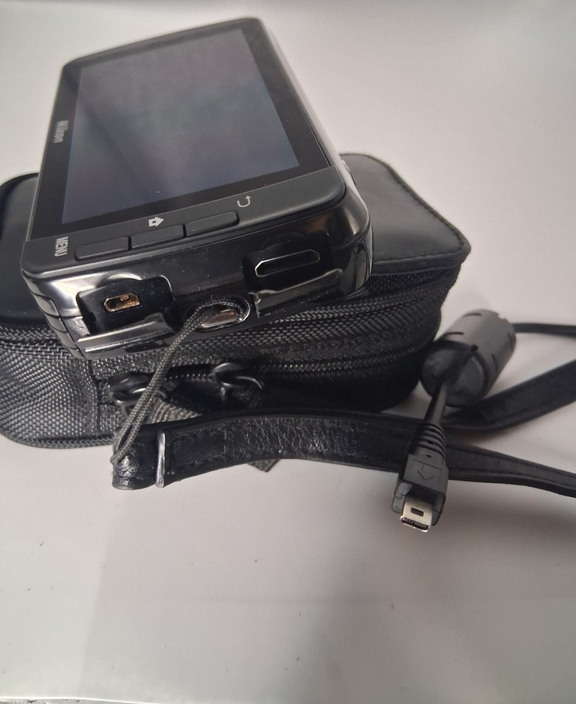 Nikon Coolpix Compact Touchscreen Digital Camera S3500 20MP (TESTED WORKS)