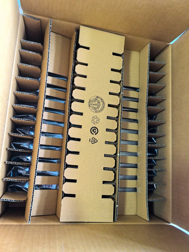 HBA 9500-8e Tri-Mode - Storage Controller - 8 Channel