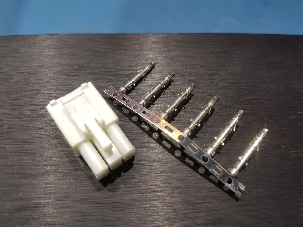 Accessory Plug and Pin Kit for radios TS480