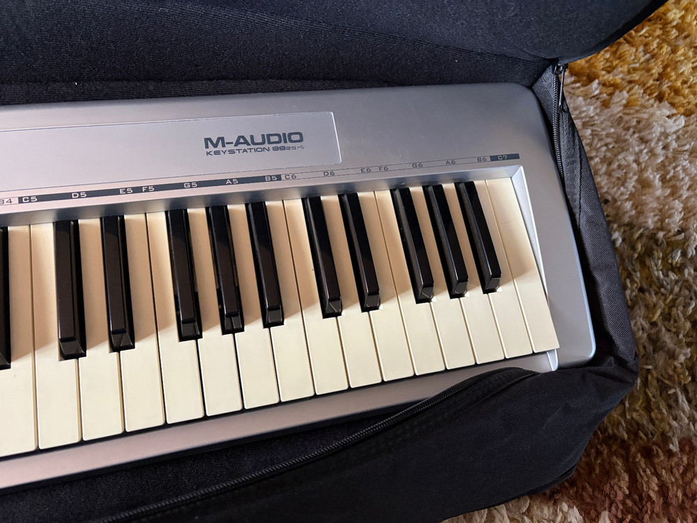 M Audio Keystation 88es MIDI USB keyboard controller
