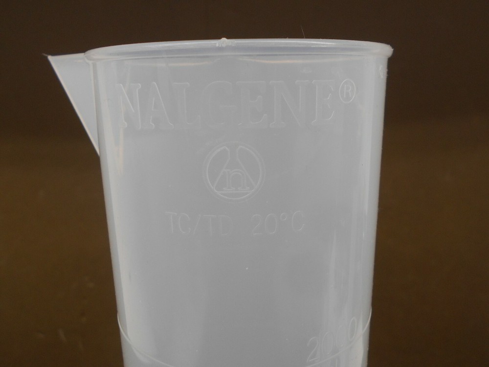 NALGENE 2000mL GRADUATED CYLINDER 08 572H 20mL GRADUATIONS POLYPROPYLENE