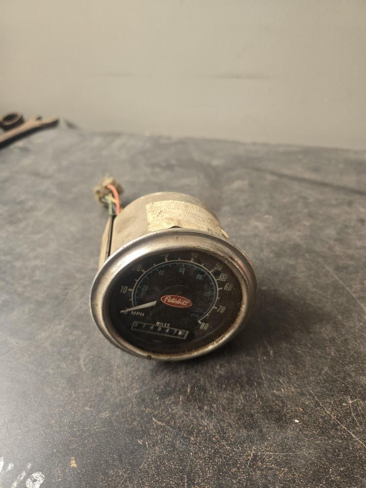 Peterbuilt 58082-47851 Speedometer Assembly