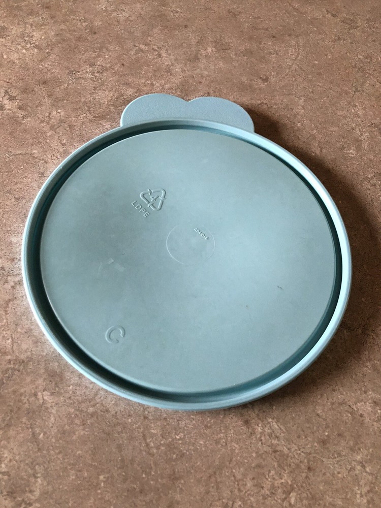 Tupperware Round Lid Light Blue EUC! #2541 "C"