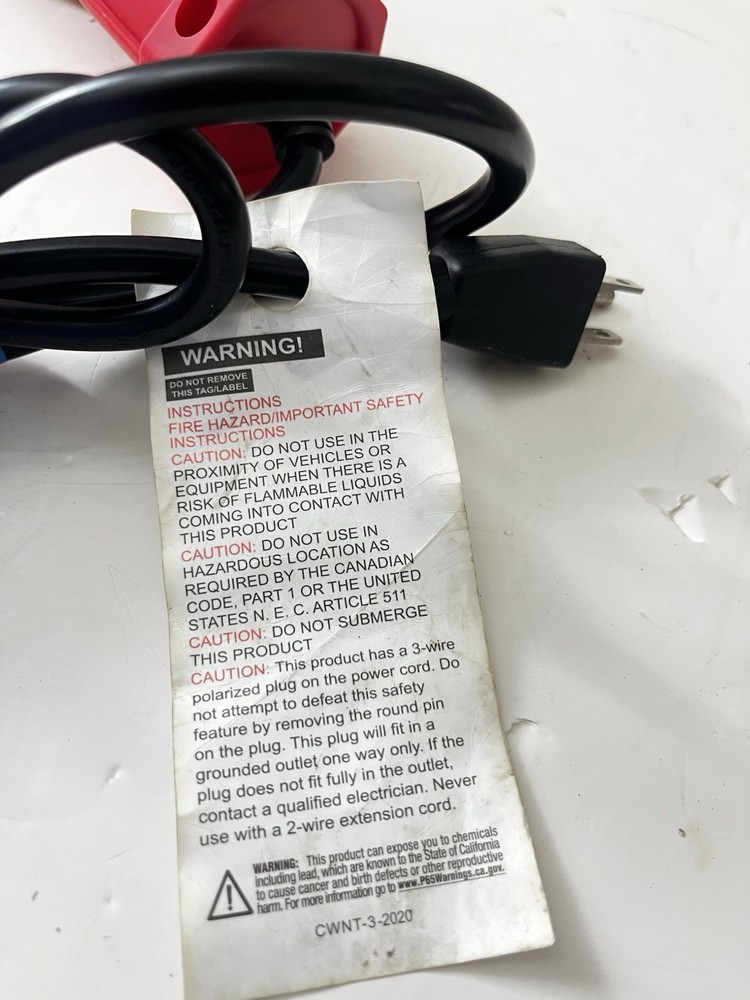 Utilitech 500-Lumen LED Plug-in Portable Work 💡