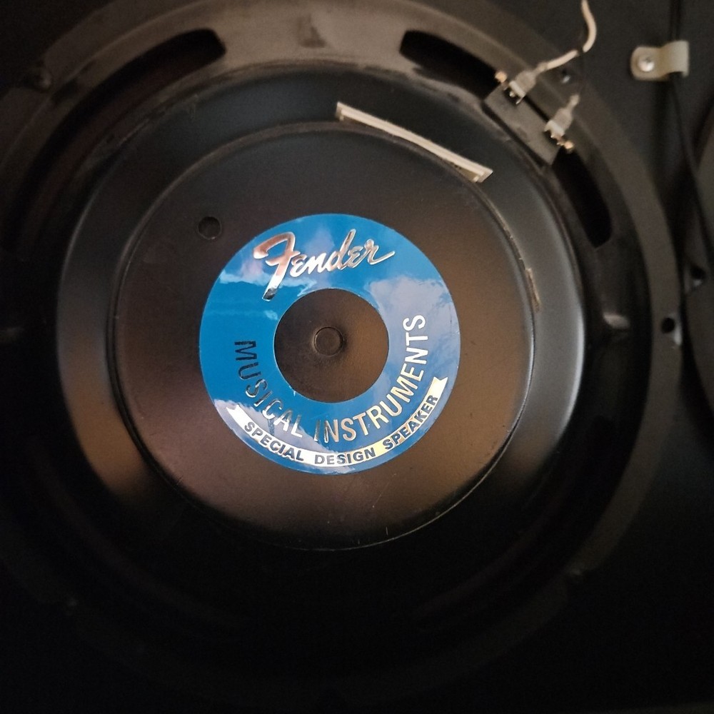 Fender M-80 Chorus Solid State Guitar Amplifier Combo Amp