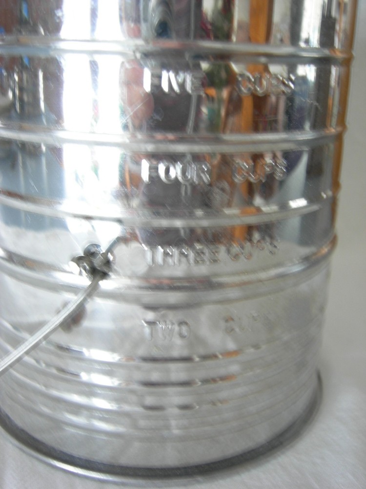 Vtg 5 Cup Measuring Flour Sifter - Unbranded - Tin- EUC
