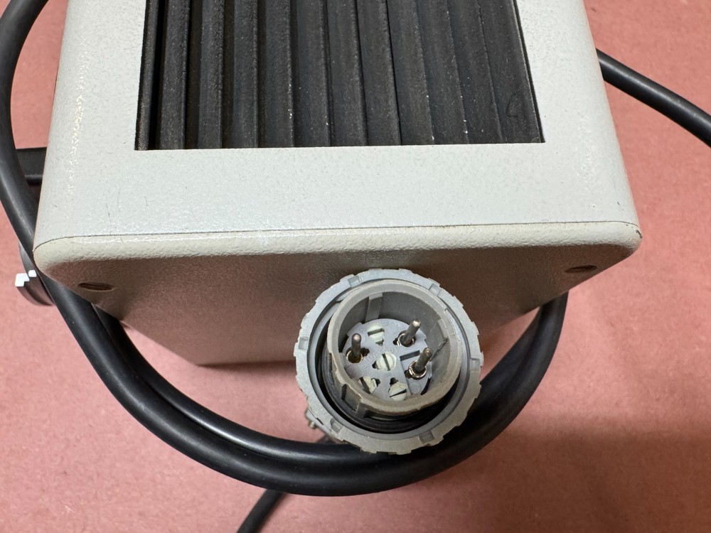 Leitz Microscope Halogen Lamp Housing Light Lamp House Illuminator