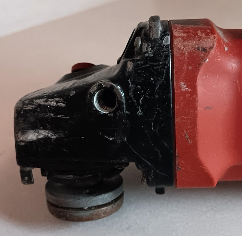 HILTI DC 500L ANGLE GRINDER 11000 RPM 5IN 115V-AC 12.7A 60HZ W/ DUST EXTRACTOR