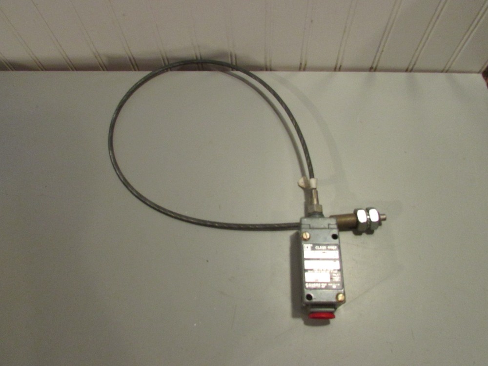 Square D 9007-B54EC-RB1 Ser. B Limit Switch With 110368 36'' Push Button Cable.