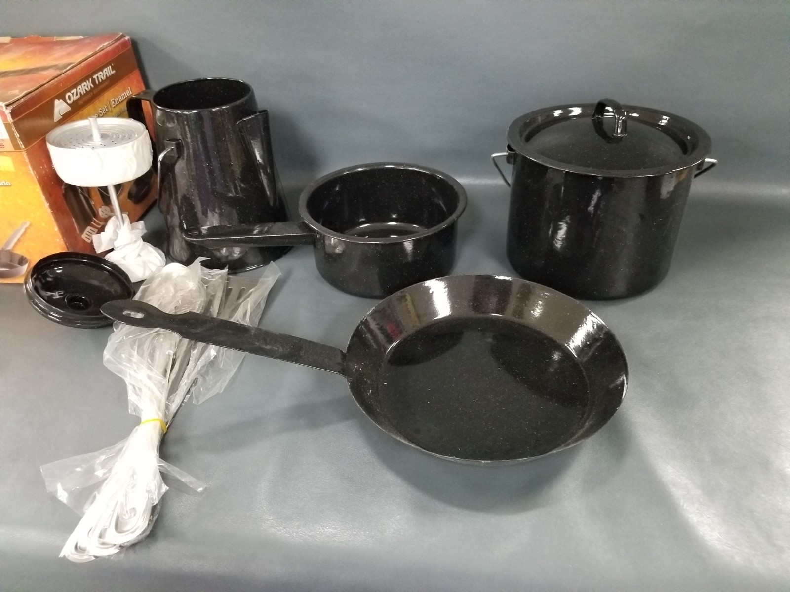 NIOB Ozark Trail 8 Pc Black Enamel Cookware Set