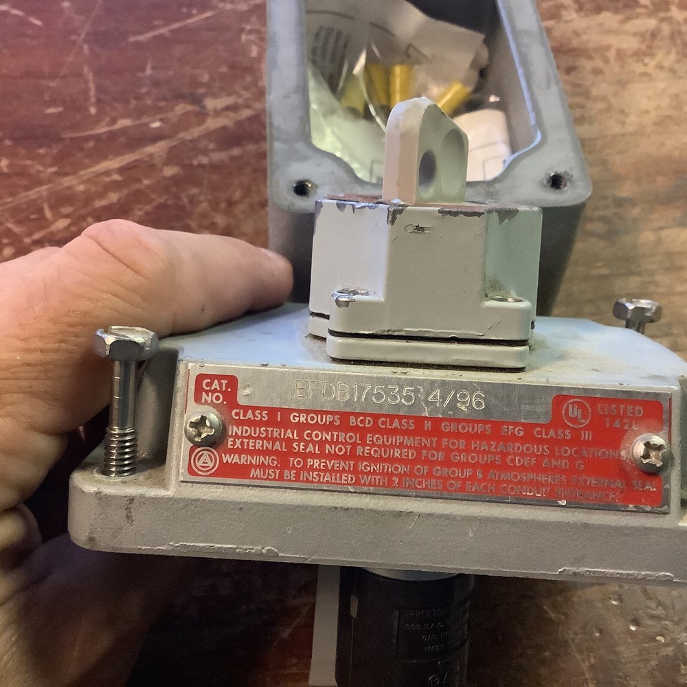 NOS Appleton EFDB17535 Explosionproof Selector Switch Control Station
