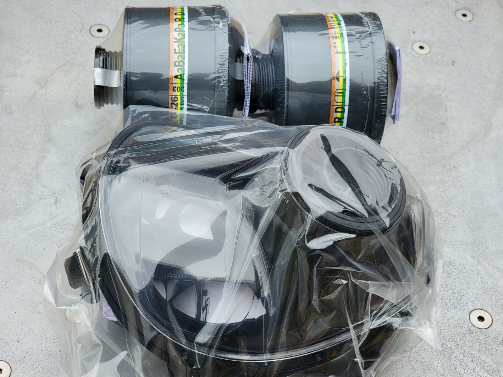 SGE 150 Gas Mask +2 New NATO 40mm NBC/CBRN Filters New Production MED/REG