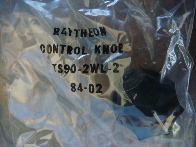 ONE Lot FIVE (5) Raytheon Pointer Knobs TS90-2WL-2 -- New & Unused