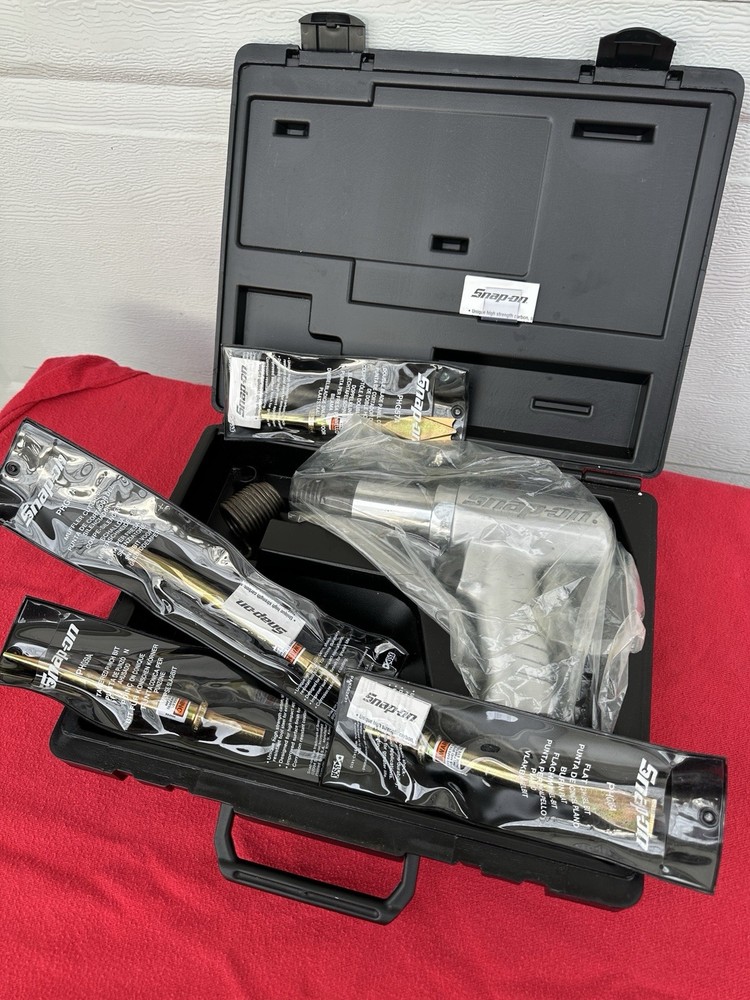 Snap-on  Air Hammer PH3050 Set with Bits NOS