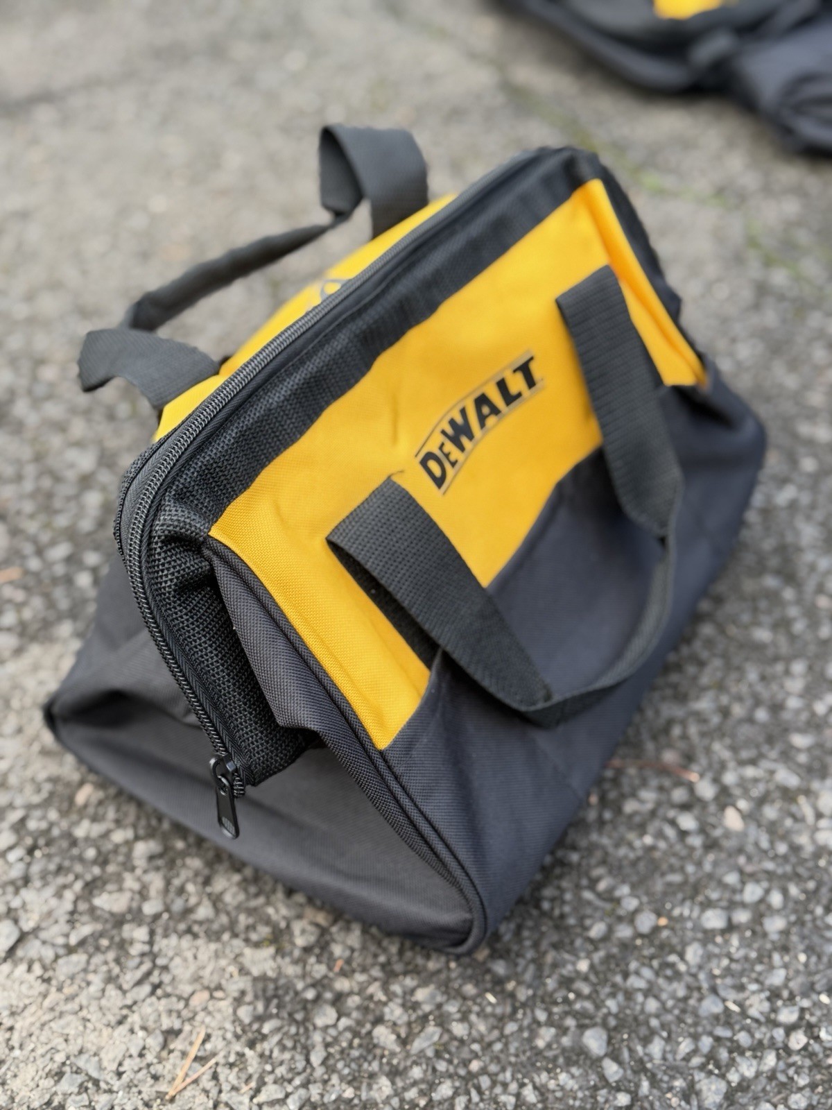 New Dewalt Heavy Duty Ballistic Nylon 14" Tool Bag ( 1 ). (14” x 10” x 10”)