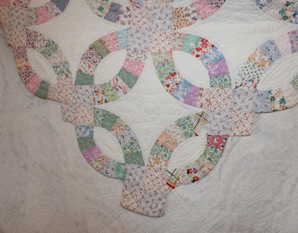 Antique Double Wedding Ring Pattern Pieced Quilt –