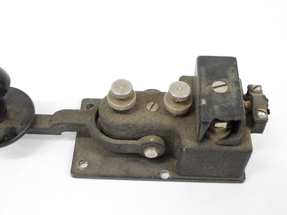 CTE-26003A Vintage US Military Flame-Proof Straight Telegraph Key (nice)