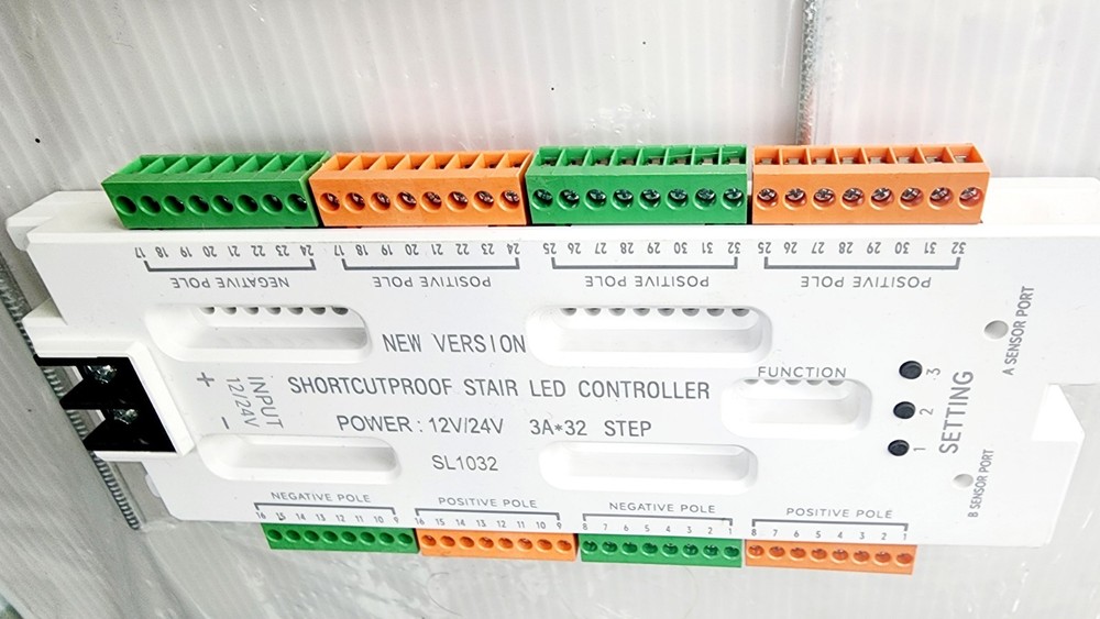 LED Strip Light Controller SL1032 Ways Motion Sensor Indoor Staircase Lighting