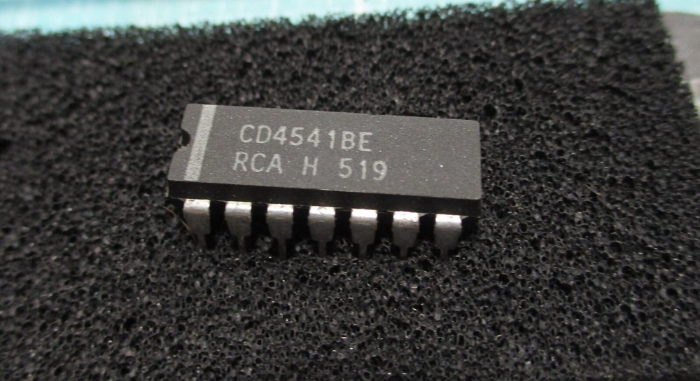 RCA 16-Stage Binary Counter High Voltage Type CMOS Programmable Timer CD4541BE