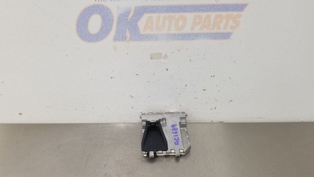 15 CADILLAC ESCALADE FRONT FACING CAMERA WINDSHIELD MOUNTED 23171580