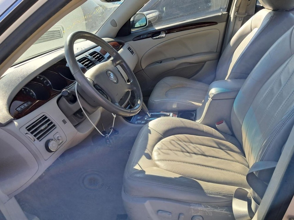 LUCERNE 2011 Glove Box 4857780